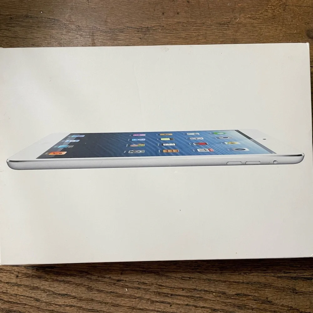 Apple White iPad Tablet - White Front, Silver Back